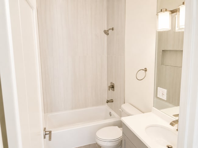 Photo - 4543 S St Lawrence Ave Unit 2F