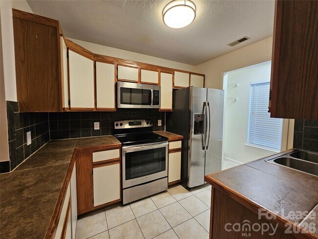 Photo - 802 Selwyn Oaks Ct