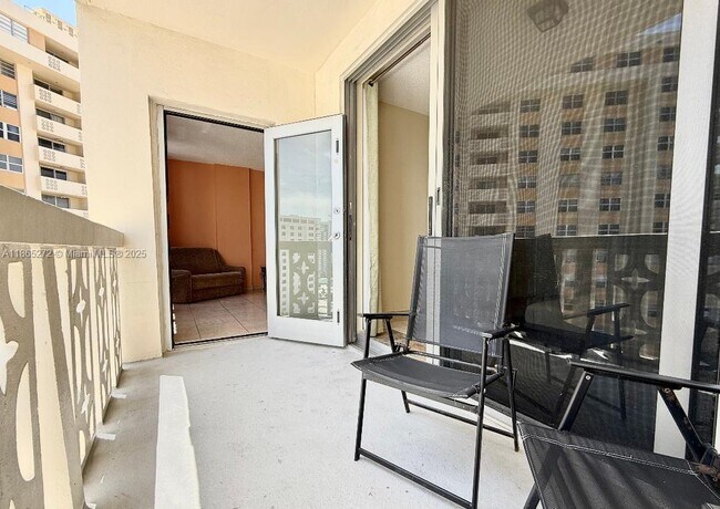 Photo - 1817 S Ocean Dr Unidad PH27
