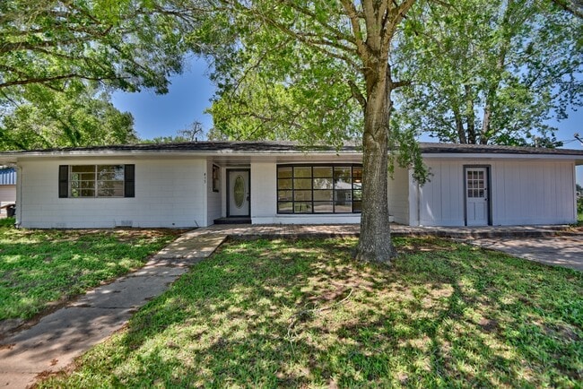 Building Photo - 415 Silliman St