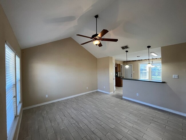 Photo - THREE BEDROOM QUICK COMMUTE TO CROSSTOWN SOUTH