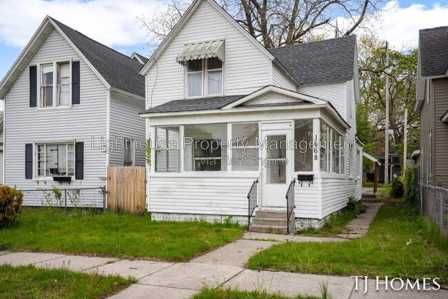 Photo - 1468 Jiroch St