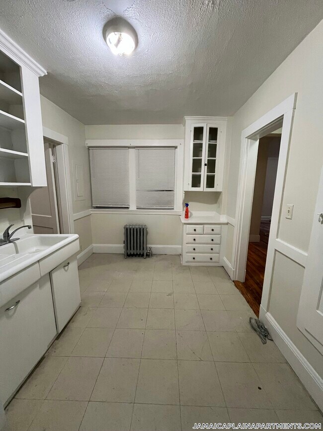 14 Lakeville Rd Unit 3