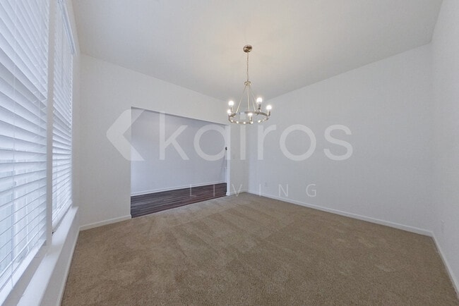 Photo - 105 Silver Maple Ln