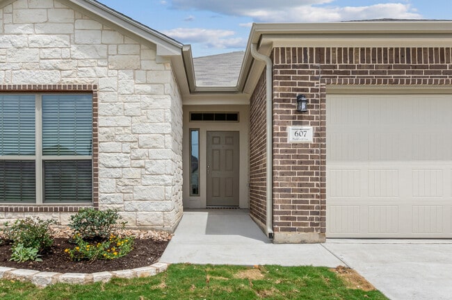 Photo - 607 Parkfield Ln