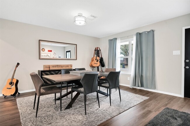 Photo - 143 Bluebonnet St