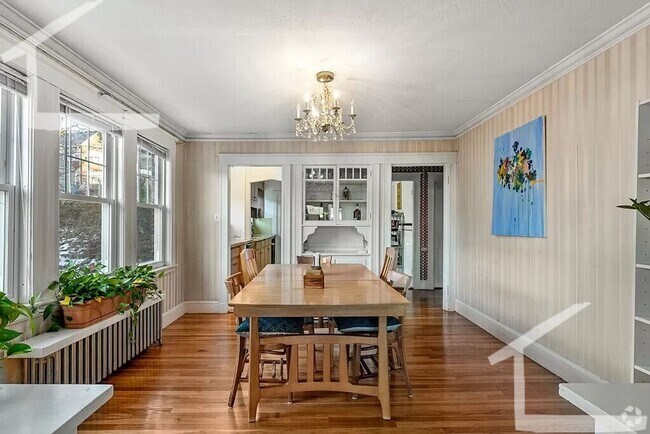 Building Photo - 8/1 Huge 3BR/2BA near Green Line w/EIK, pa... Rental