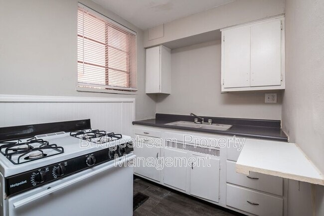 Photo - 619 Gainsborough Rd