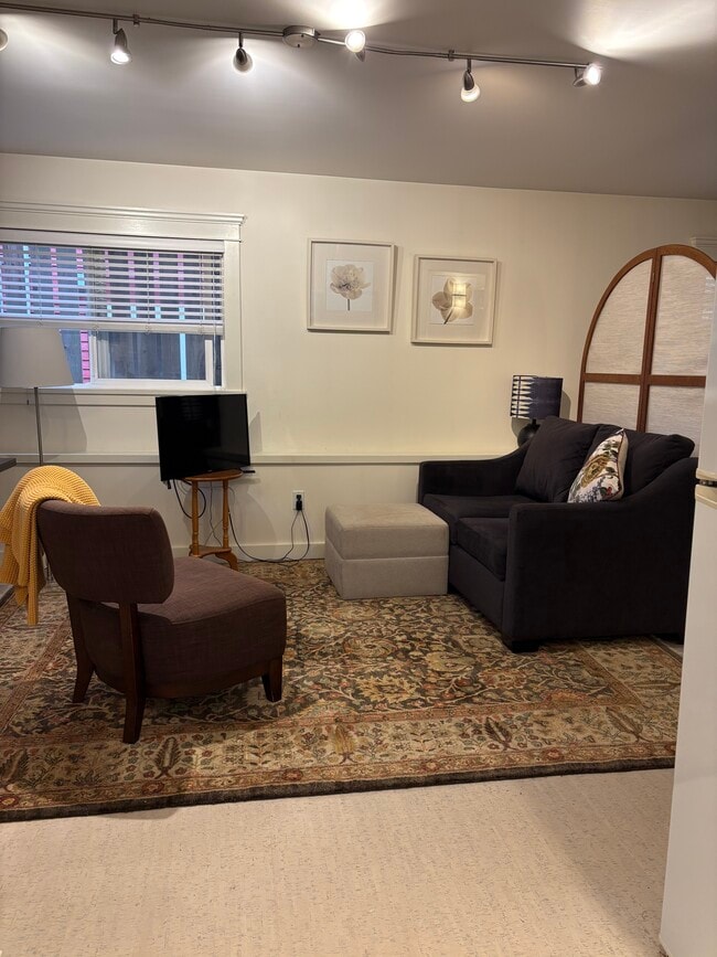 Photo - 1940 William St Unit Ground floor