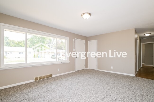 Photo - 220 Jeanette Dr