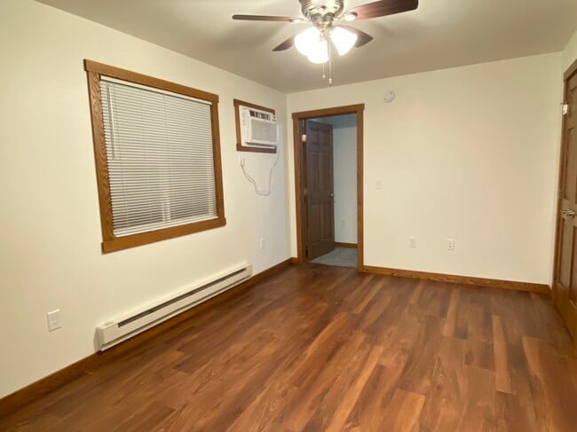 Photo - 303 S Commercial St