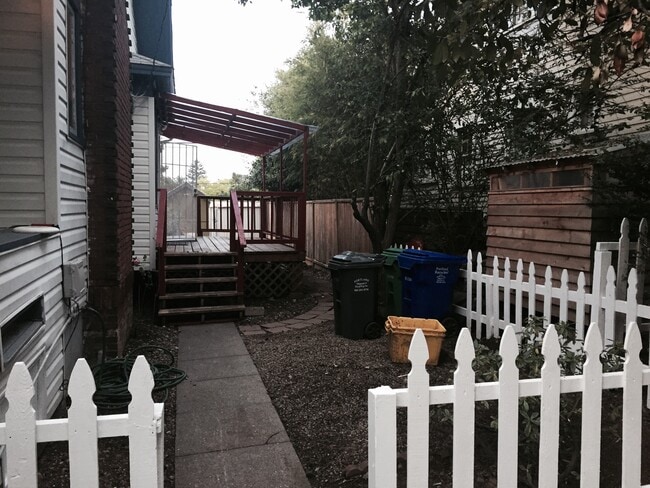 Building Photo - 5410 NE 32nd Pl. Unit Lower