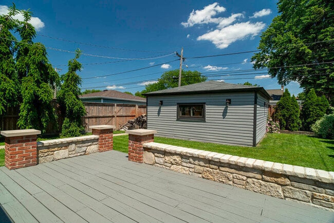 Photo - 2537 Willow St