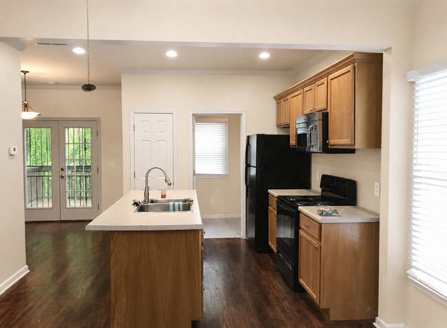Photo - 665 Jones Ave NW