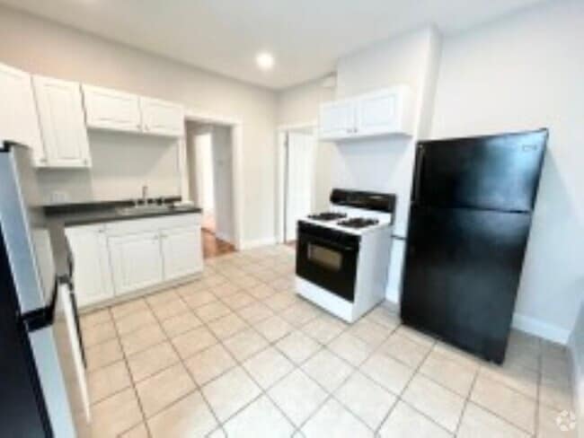Building Photo - 276 E Cottage St Unit 2 Rental