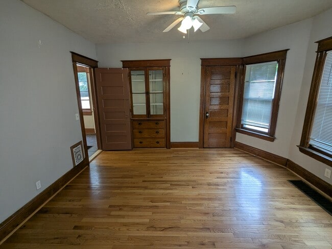 Photo - 918 S Goodman St