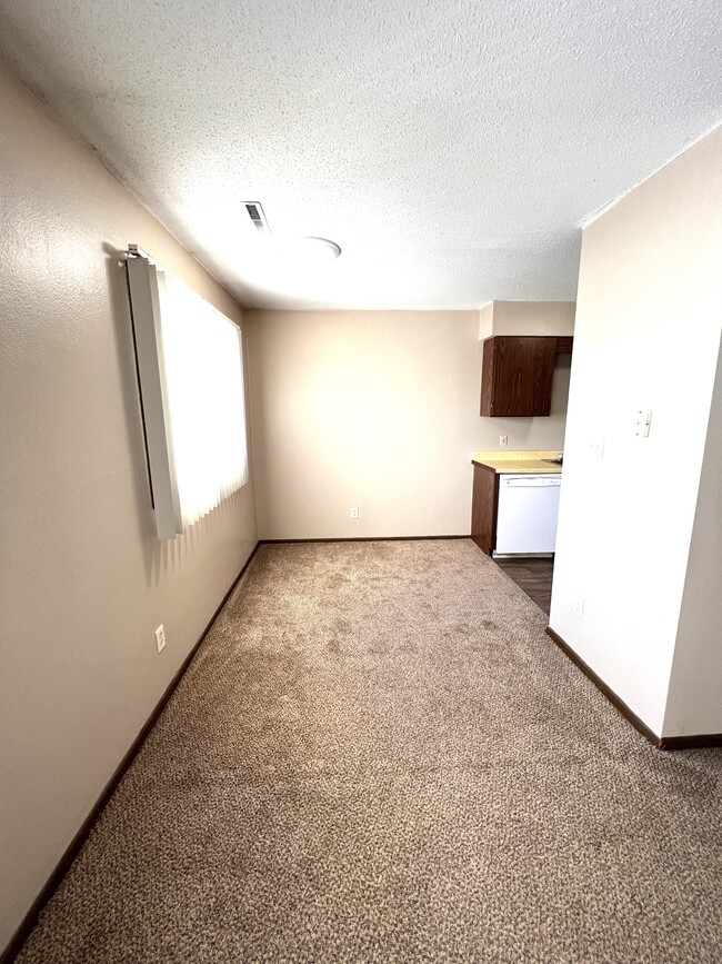 1400-2 bedroom unit-dining area