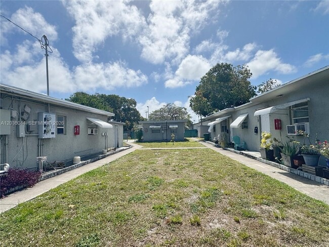 Building Photo - 124 SE 4th St Unit 2