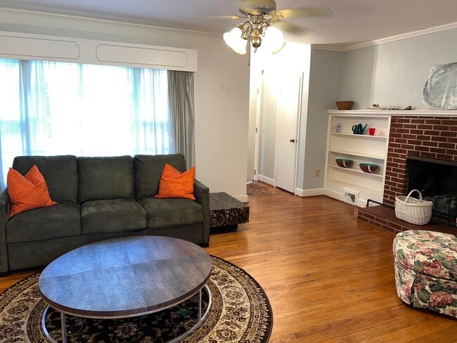 Photo - 910 Wildwood Rd