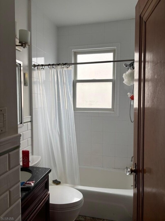 Photo - 2074 Stowe St