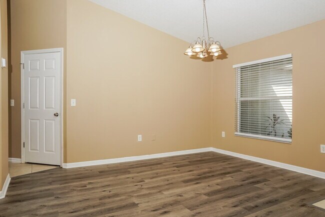 Photo - 2715 94th St E