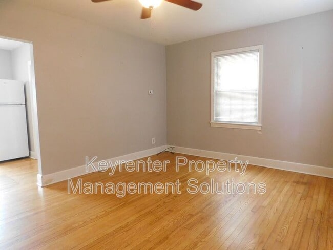 Photo - 325 James Ave