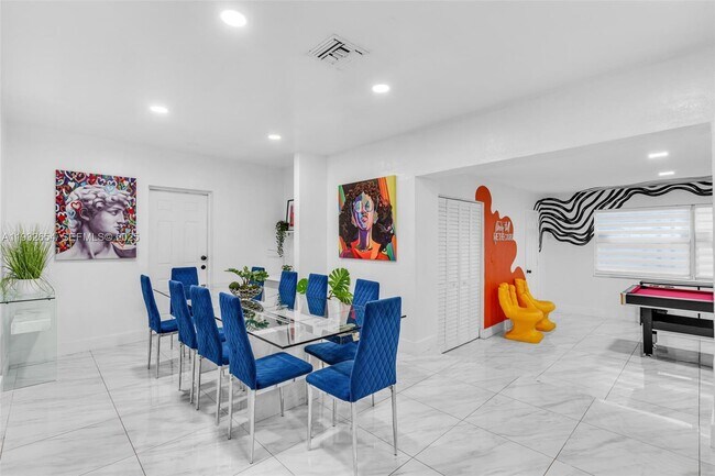 Photo - 695 NE 160th St