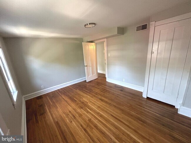 Photo - 709 W 19th St Unidad 3