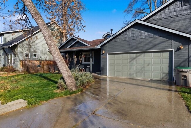 Photo - 3 Bedroom, 2 Bath, with 2 Car Garage Located on the Central Bench Rim