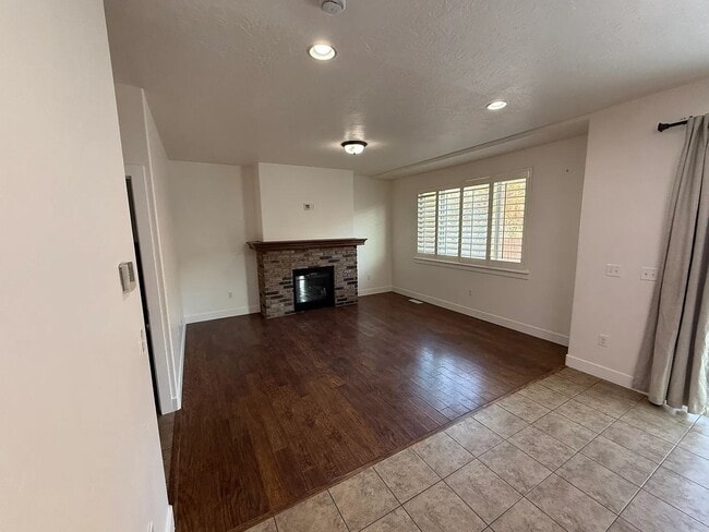 Photo - Beautiful Home in quiet Cul de sac