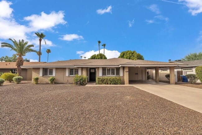 Photo - 5 Bed, 3 Bath, Pebble Tec Pool, Granite Counters Huge Kitchen Island