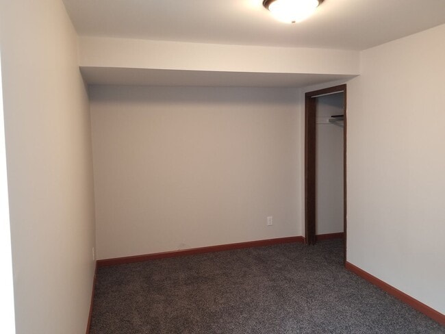 Building Photo - eld200 Unit Apt 01