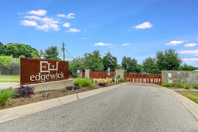 Photo - 2913 Saville Loop