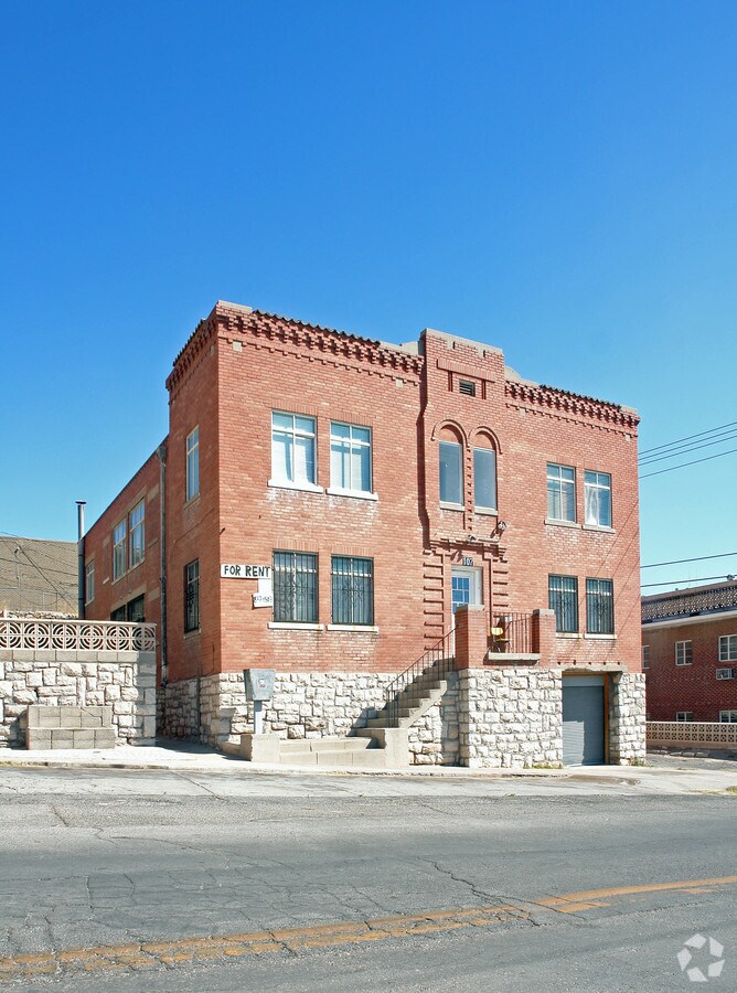 Photo - 107 E River Ave Apartments