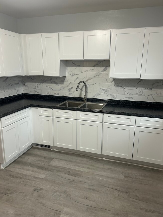 Building Photo - 126 Woodruff Ave Unit 2