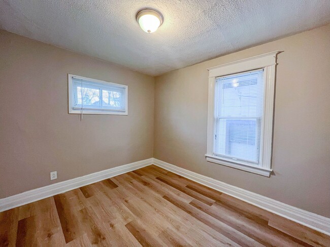 Building Photo - 528 Seward St Unit 528 Seward Street UP Rental