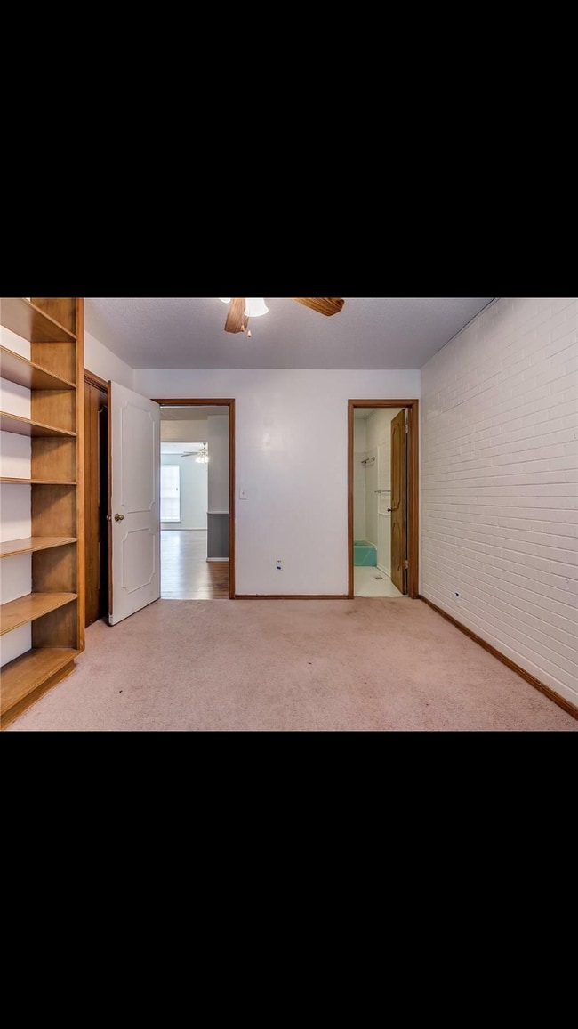 Photo - 3011 W Wilshire Blvd