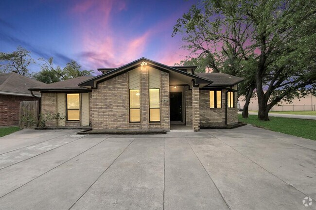 Building Photo - 6402 Skyview Dr Rental
