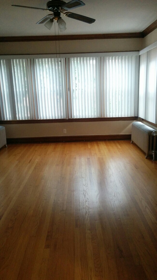 Photo - 5848 N Moody Ave Unidad 2