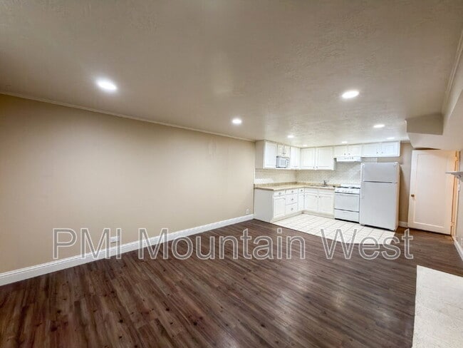 Photo - 282 E 650 N