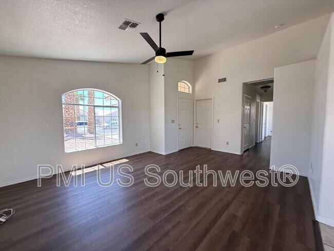 Photo - 1987 Easy St