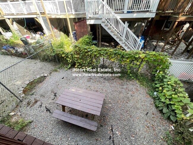 Photo - 474 E 7th St Unit 1