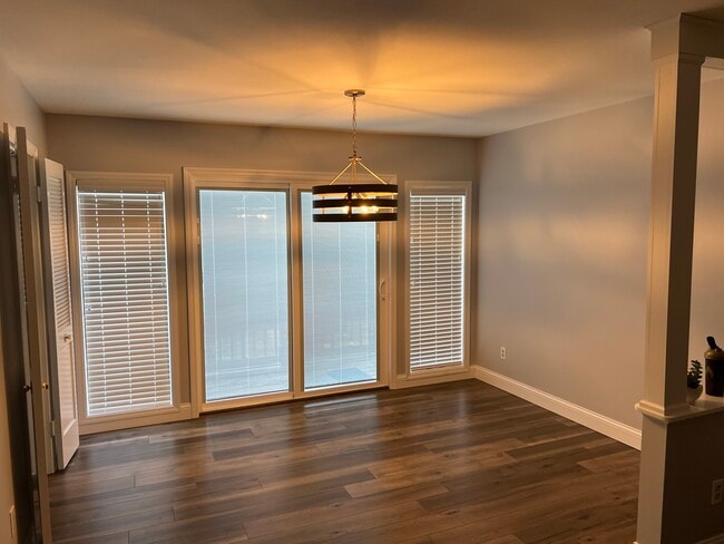 Building Photo - 4298 Chateau de Ville Dr Unit F