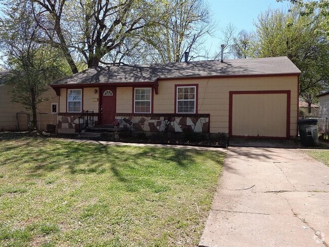 Building Photo - 4220 SE 25th St Rental