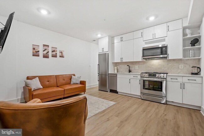 Building Photo - 256 15th St SE Unit 1 Rental