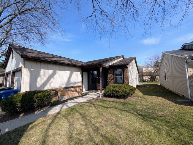 Building Photo - 3870-3872 Petzinger Road Unit 3870 Petzinger Road