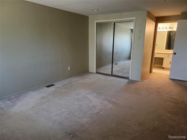 Photo - 1549 S Hill Blvd
