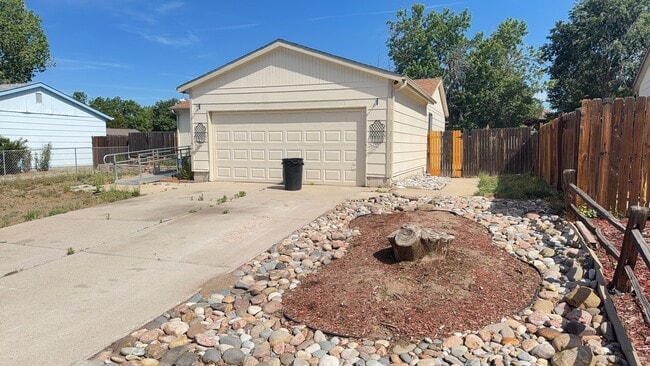 Building Photo - Charming 3 Bed 1 Bath Home