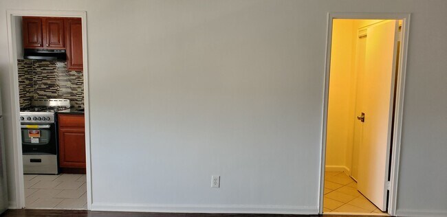 Photo - NEWLY RENOVATED STUDIO APARTMENT