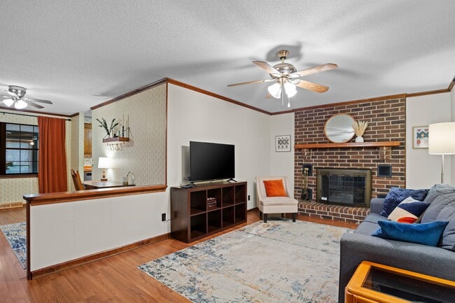 Building Photo - 708 E Butternut Rd Rental